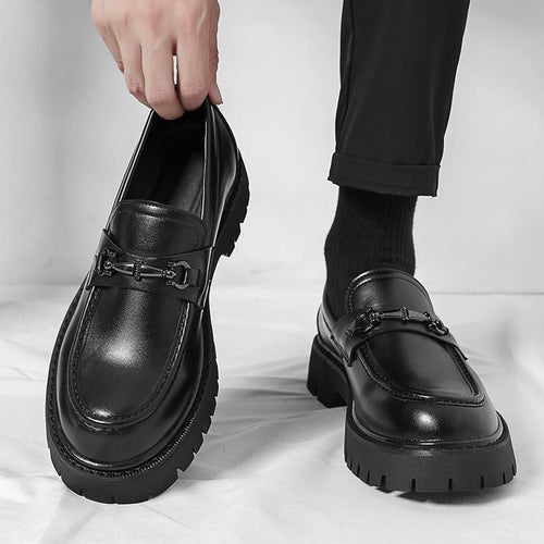 Mocasines de estilo británico con suela gruesa y punta ancha que aumentan la altura