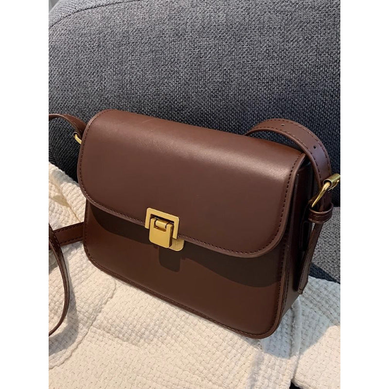 Bolso bandolera cuadrado de moda que combina con todo