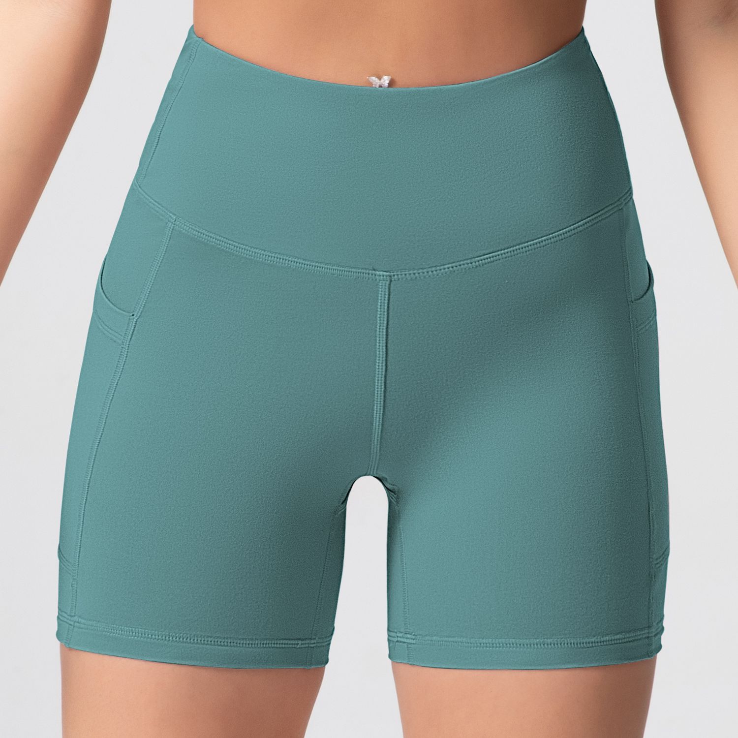 Pantalones cortos de cintura alta, elegantes y sexys para mujer que crean un look estilizado.