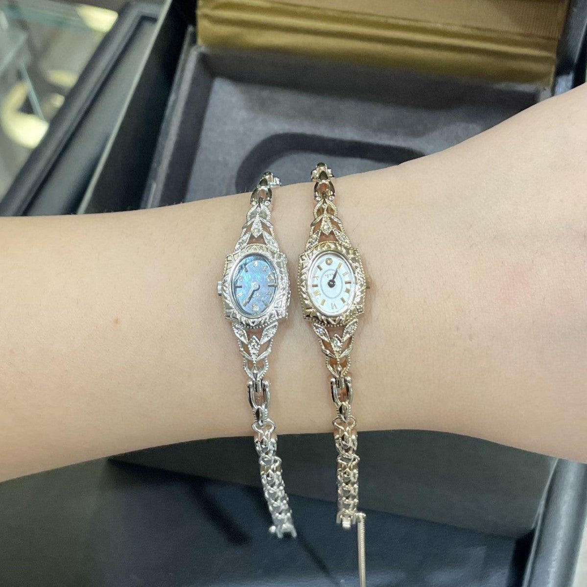 Reloj cuadrado vintage para mujer: un delicado diseño mini cuadrado con motivo de gavilla de trigo.