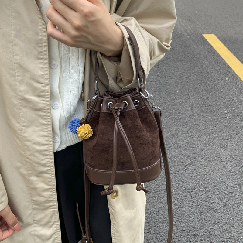 Bolso tipo cubo con asa de cordón para mujer