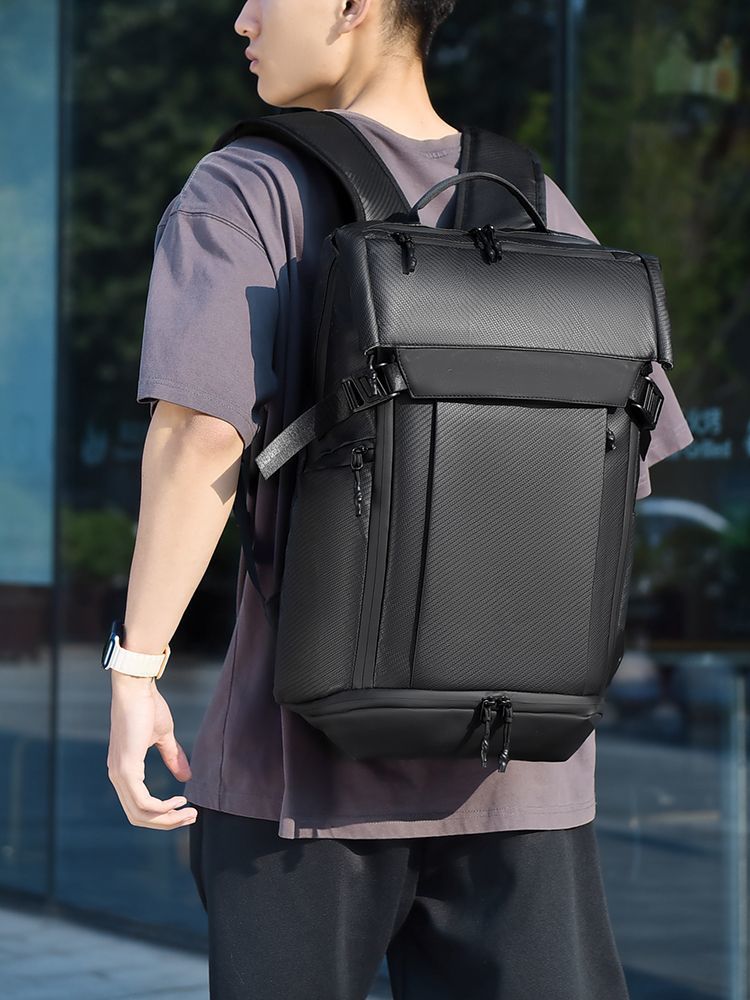 Mochila de negocios para hombre, ideal para uso diario y uso informal con portátil.