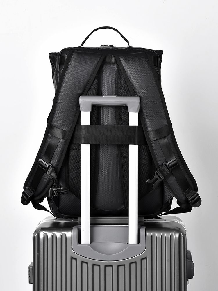 Mochila de negocios para hombre, ideal para uso diario y uso informal con portátil.