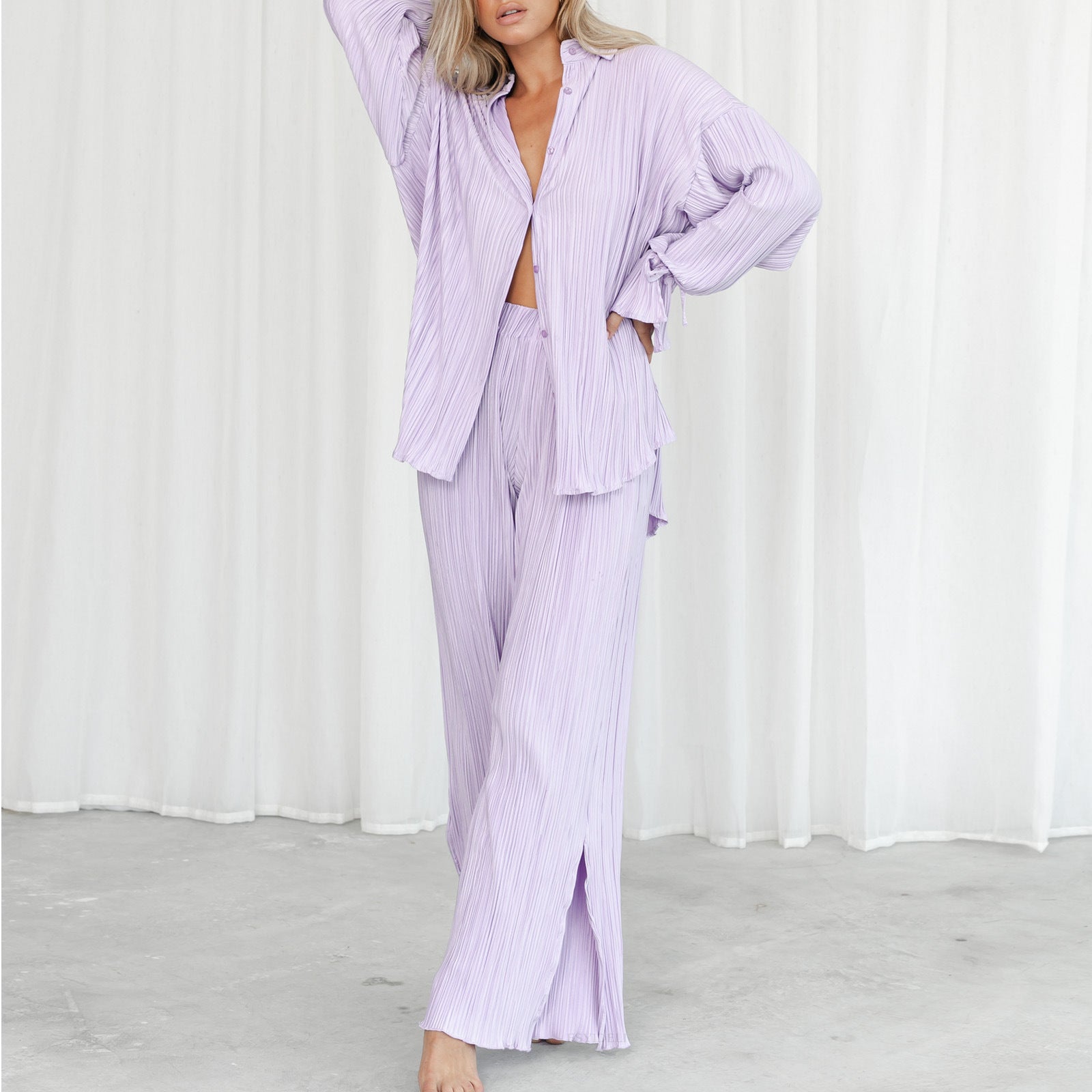 Conjunto de pijama de dos piezas con camisa plisada y manga larga