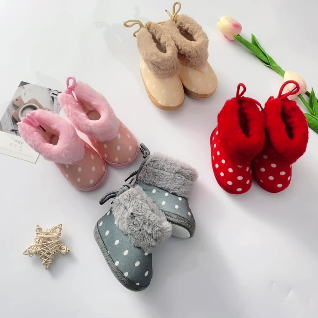 Botas de piel con lunares y zapatos para bebé recién nacido