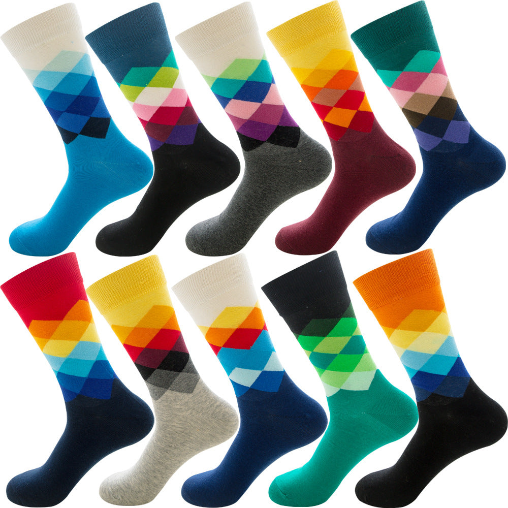 Calcetines de otoño para hombre con estampado de rombos y temática navideña de animales y frutas.