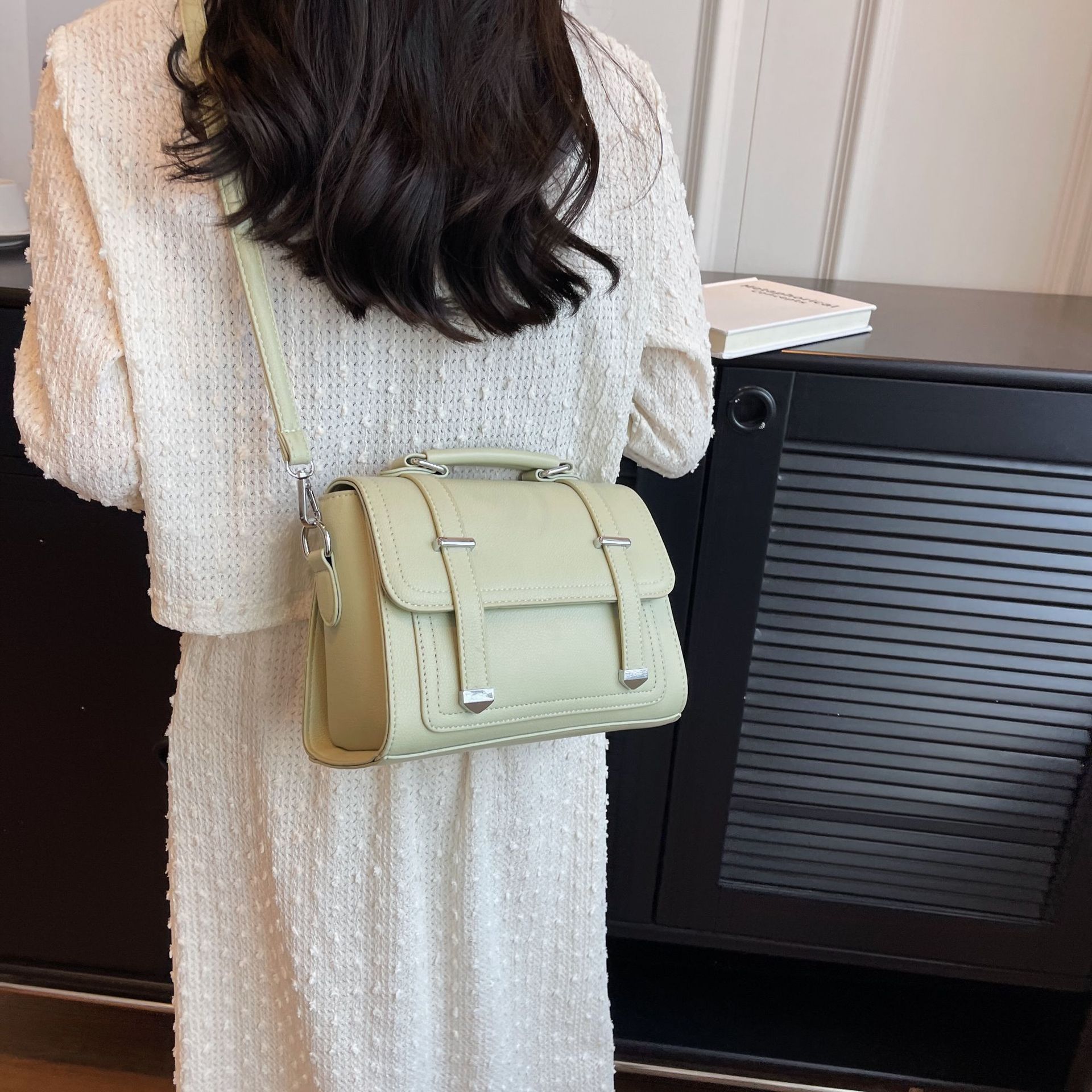 Bolso bandolera minimalista, elegante y versátil para mujer