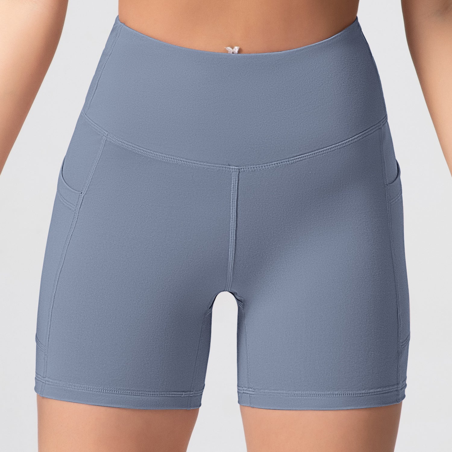 Pantalones cortos de cintura alta, elegantes y sexys para mujer que crean un look estilizado.