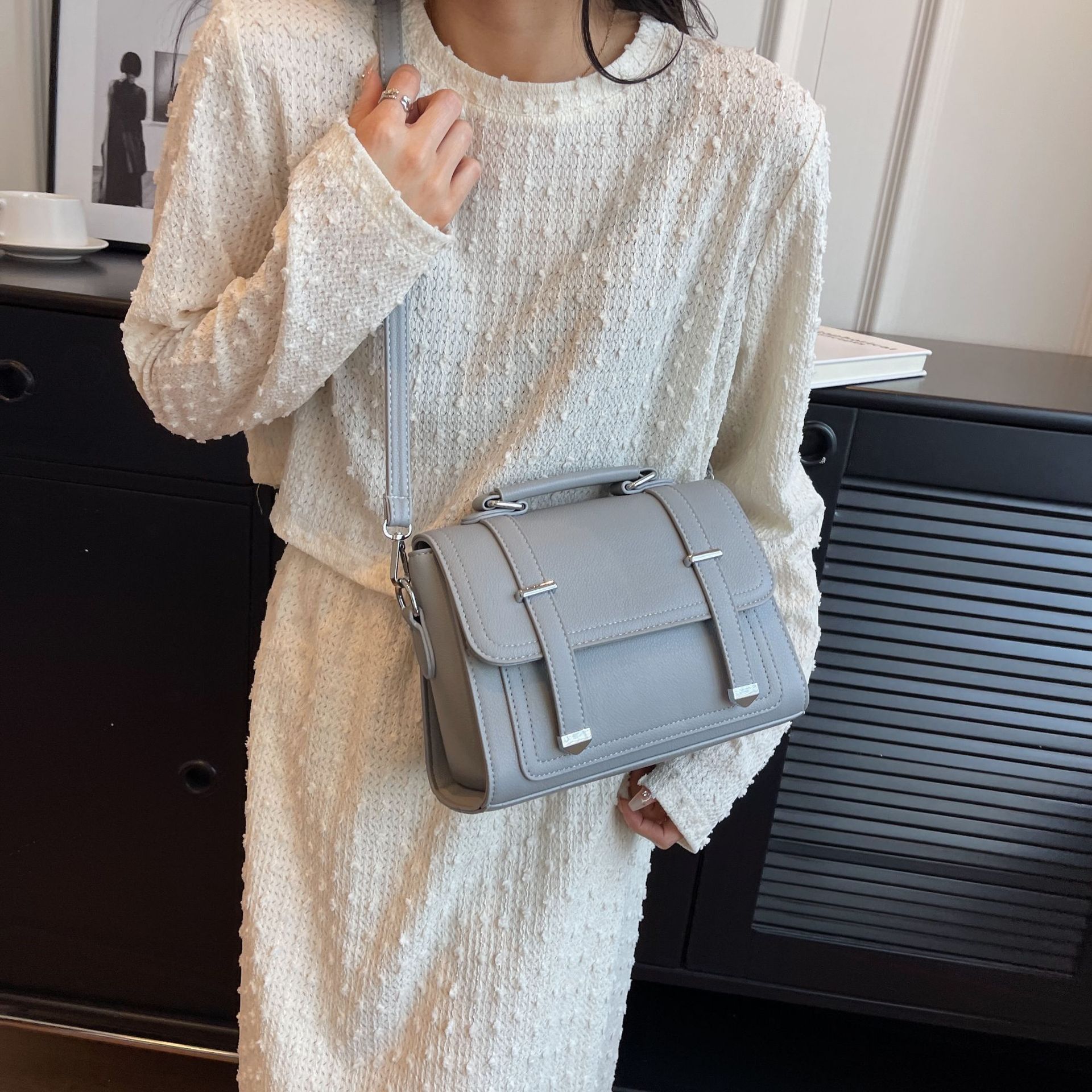 Bolso bandolera minimalista, elegante y versátil para mujer
