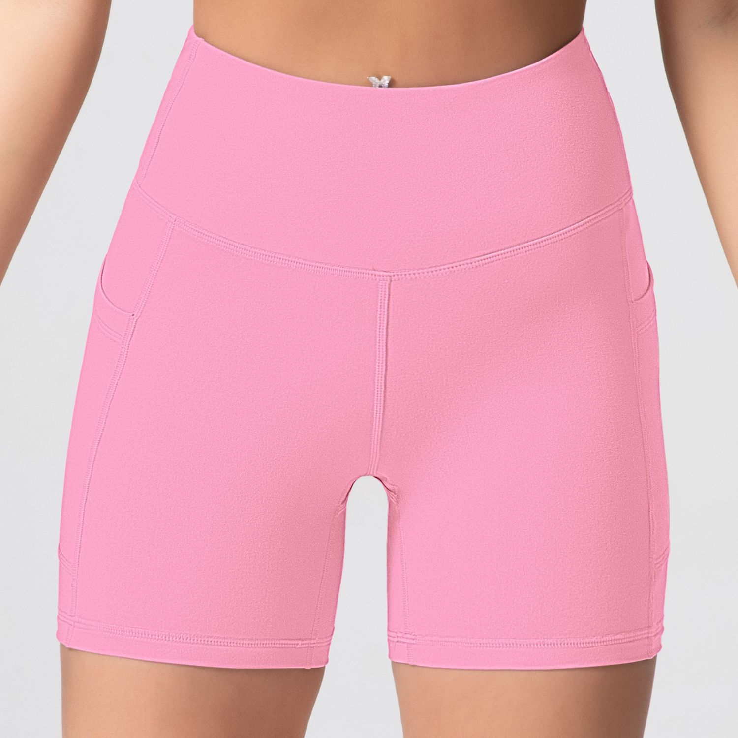 Pantalones cortos de cintura alta, elegantes y sexys para mujer que crean un look estilizado.