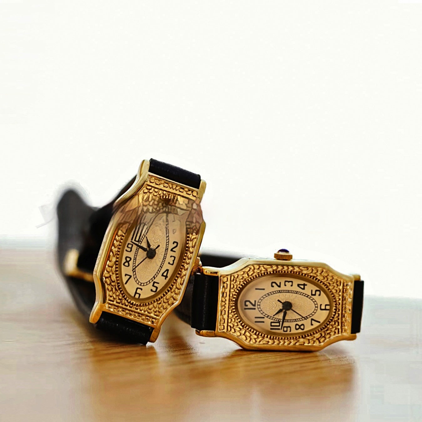 Reloj vintage de lujo tallado para mujer