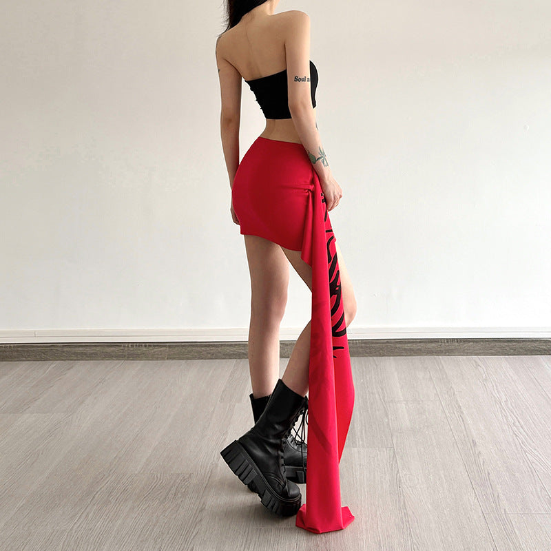Nueva falda asimétrica de cintura alta para mujer que realza la figura con un estampado moderno.