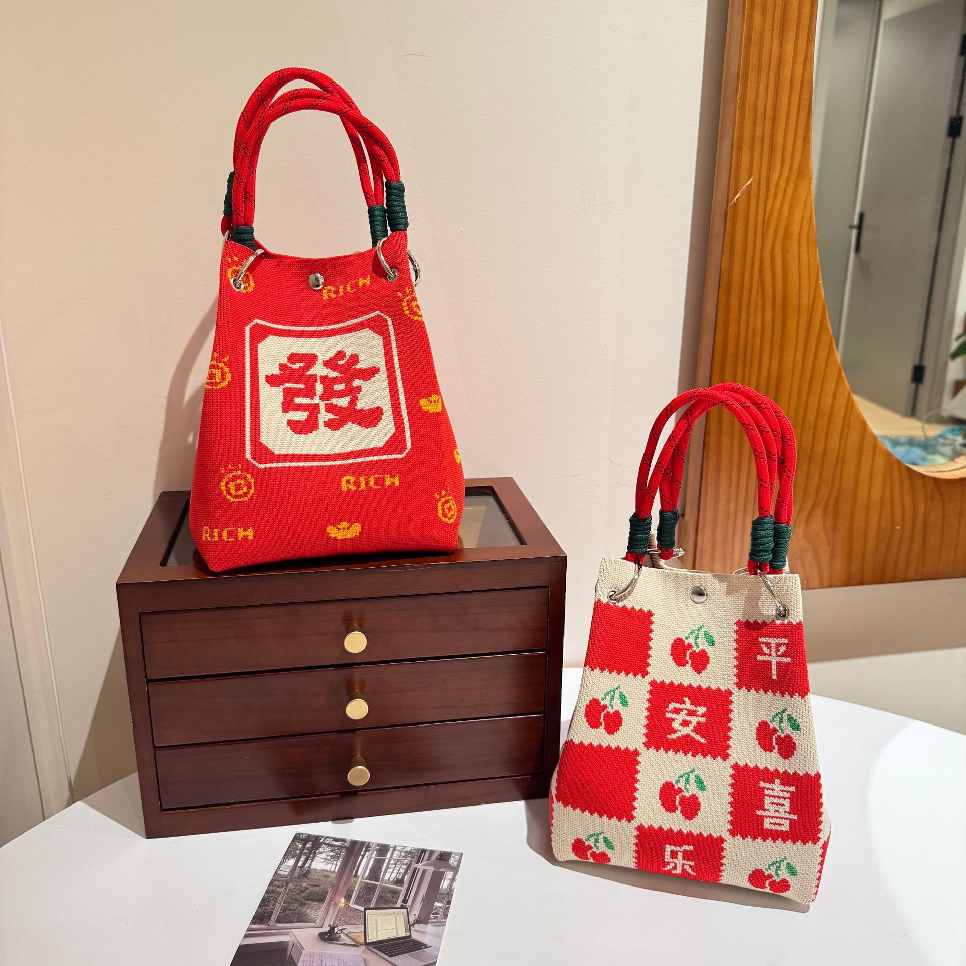 Bolso tote de punto rojo para mujer con cierre magnético y gran capacidad.