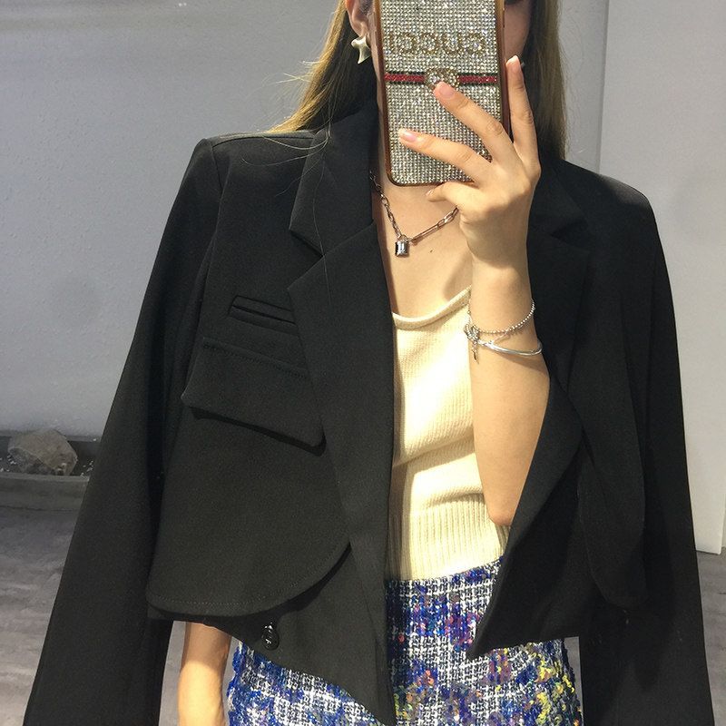 Blazer corto elegante y versátil para mujer
