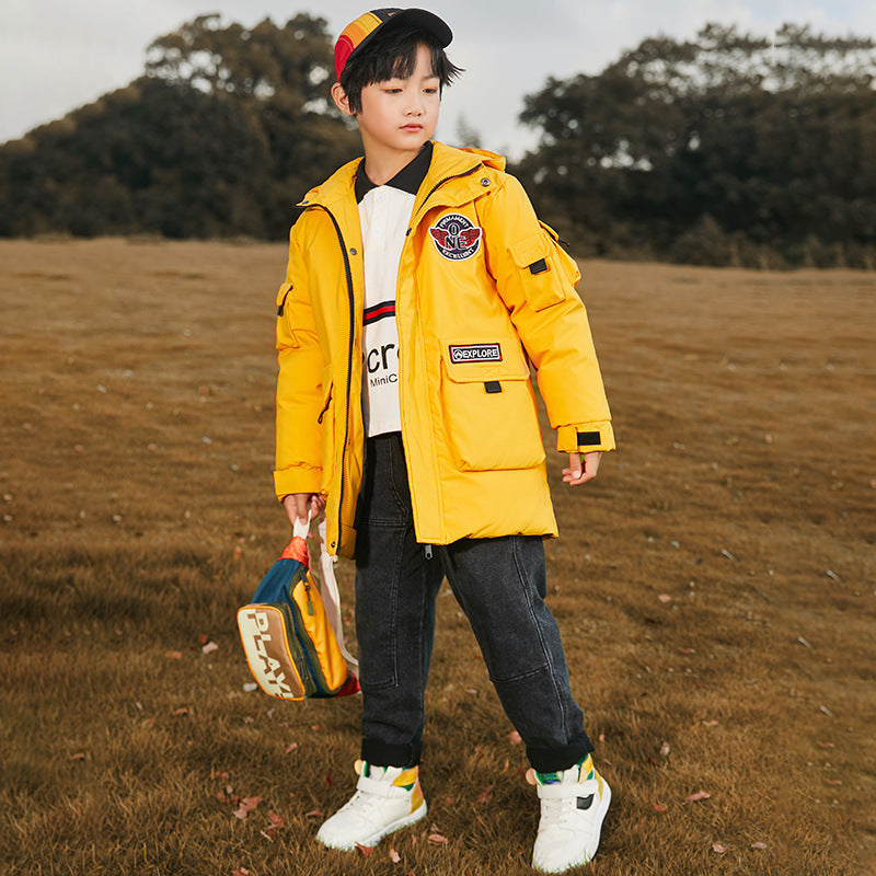 Chaqueta de plumón de longitud media para niños de color liso a la moda