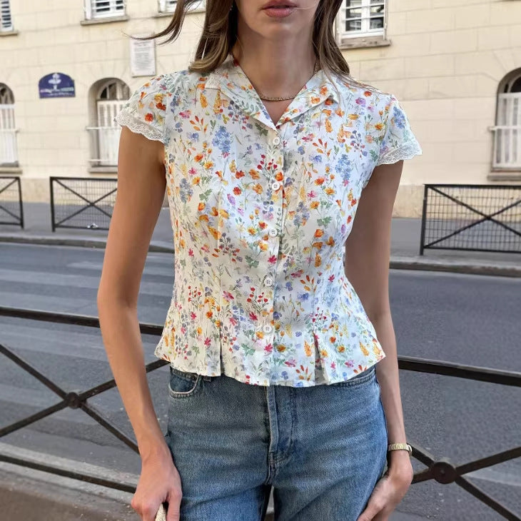 Camisa de mujer con cuello en V, encaje y patchwork con estampado floral