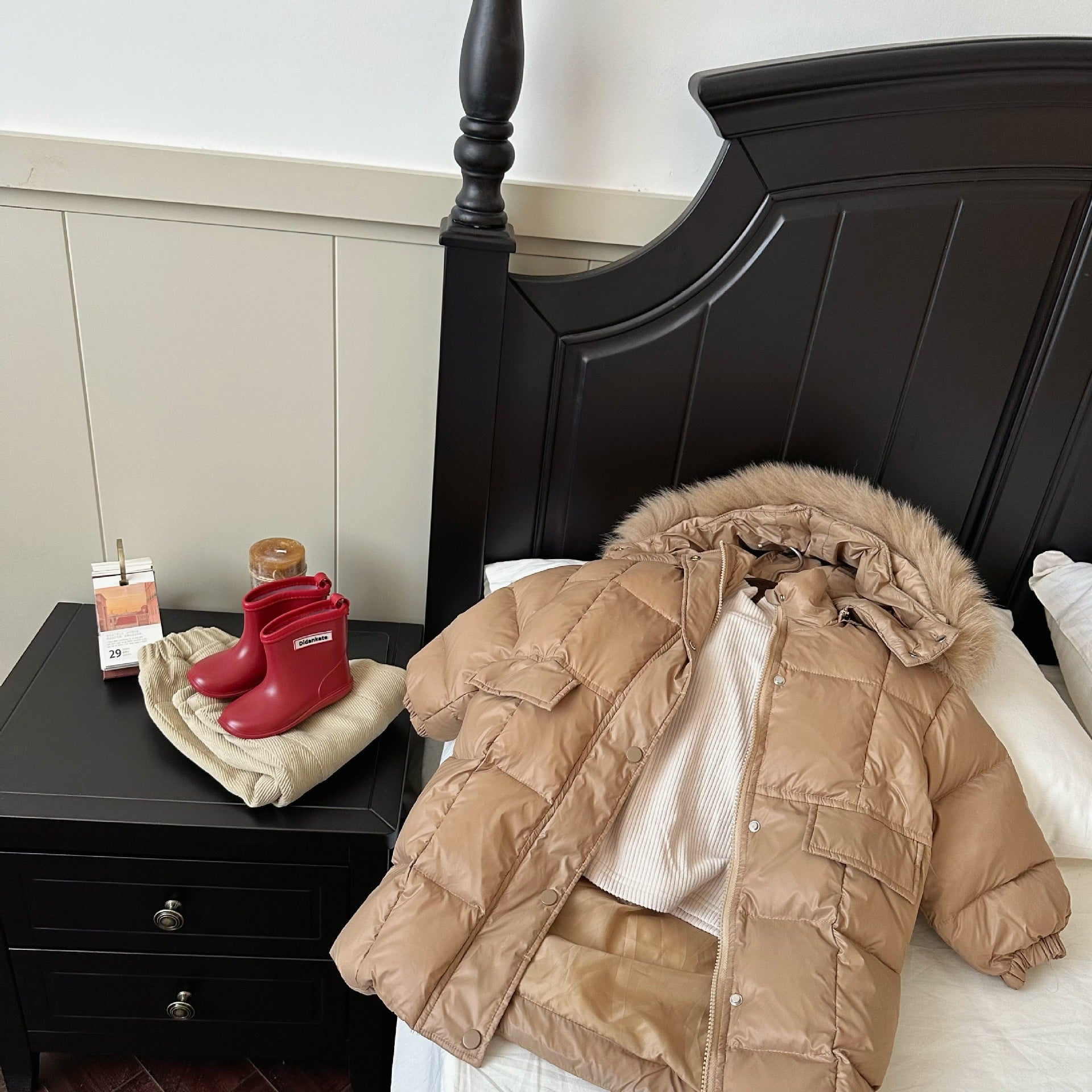 Chaqueta de plumón con cuello de piel de color liso para bebé, sección larga