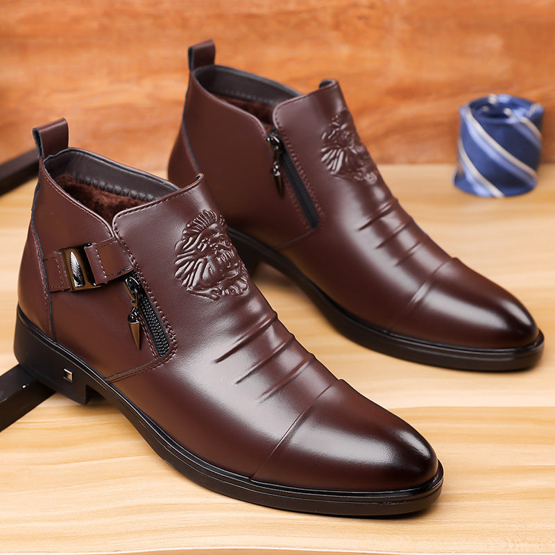 Botines retro de corte ancho y moderno con cadenas laterales
