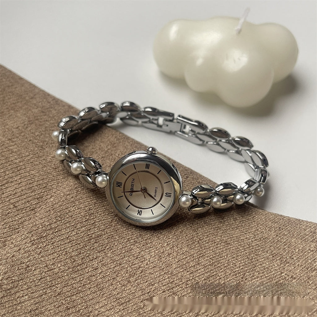 Reloj de cadena con perlas romanas para mujer