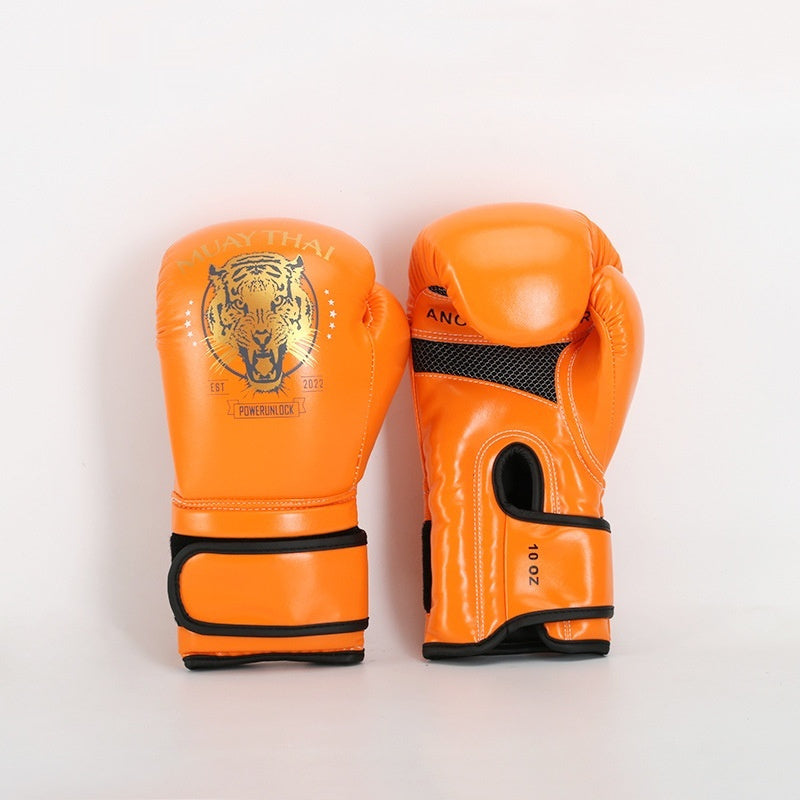 Entrenamiento de Muay Thai para chicos con saco de boxeo y guantes