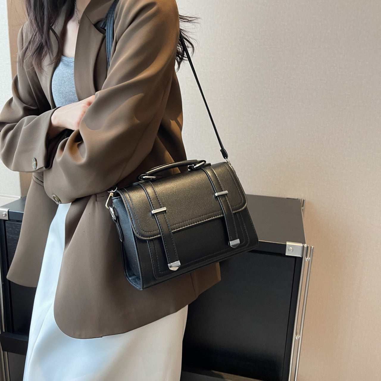 Bolso bandolera minimalista, elegante y versátil para mujer