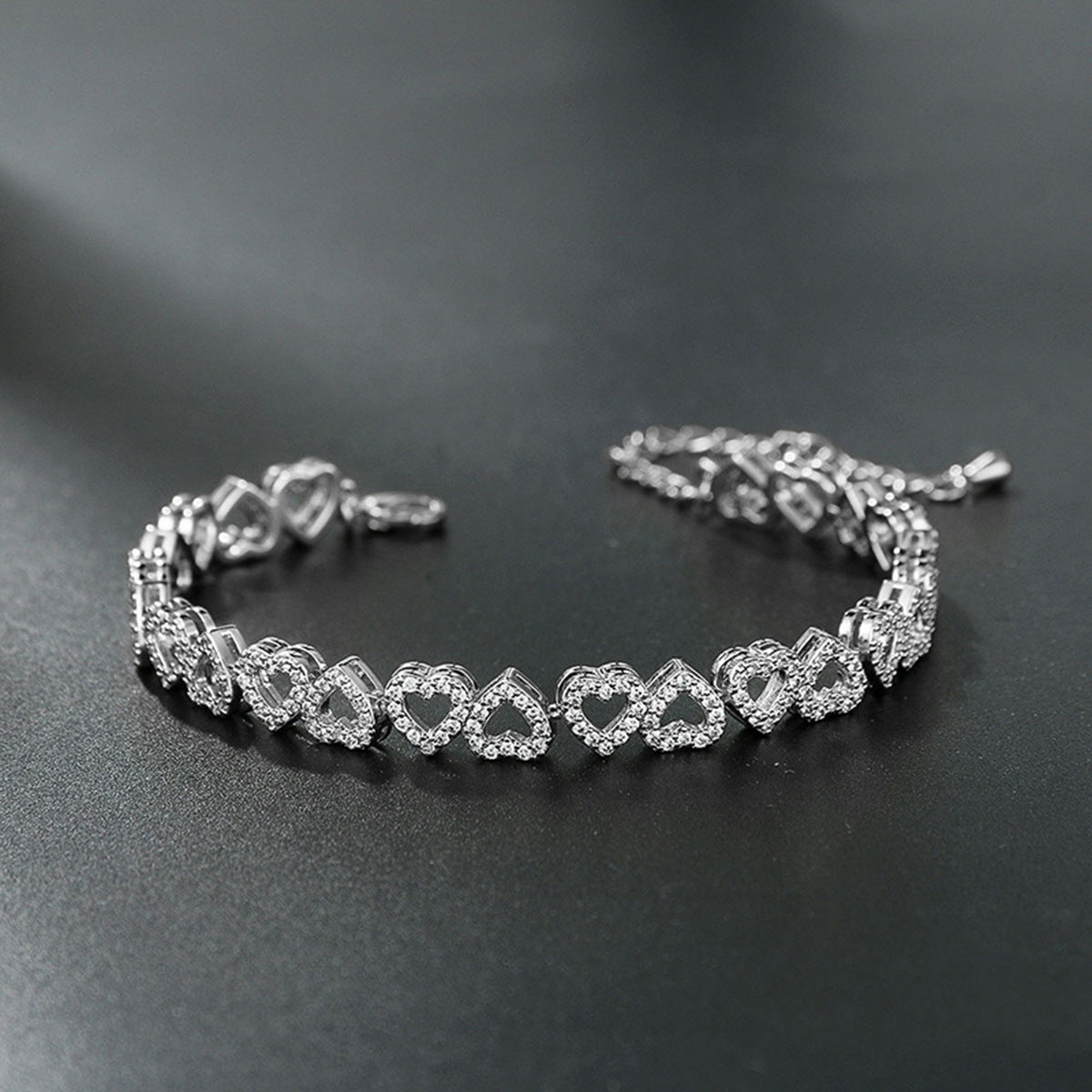 Pulsera de diamantes de alta calidad para niña con corazón de diamantes.