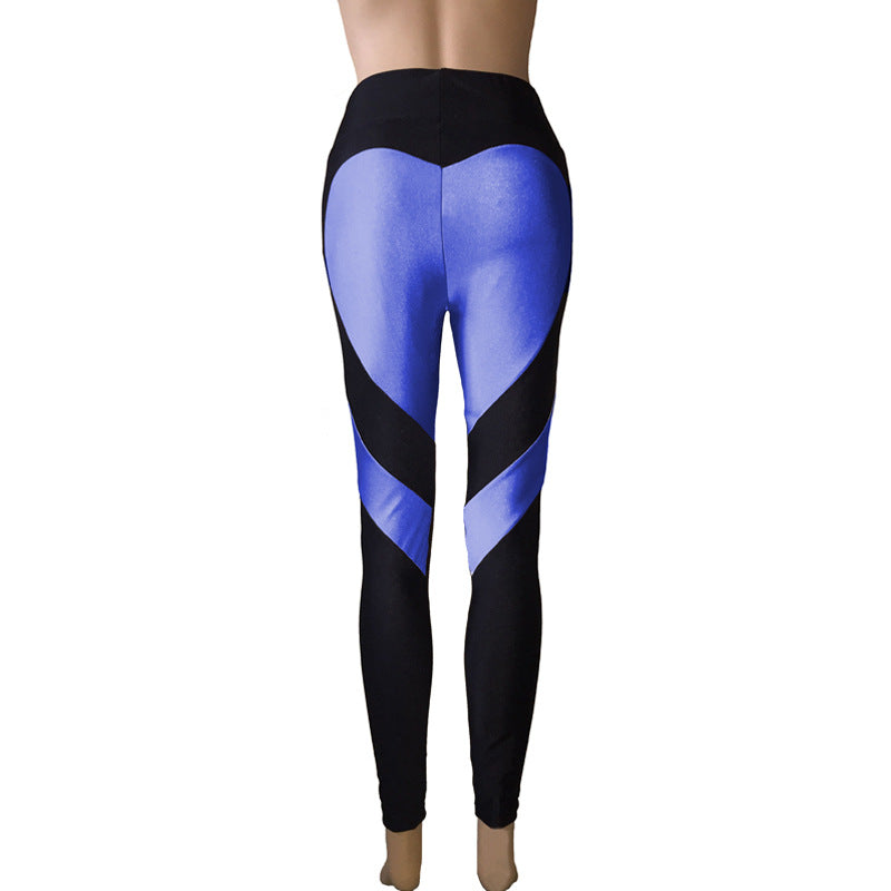 Leggings de patchwork con estampado de corazones que realzan los glúteos y ofrecen una excelente elasticidad.