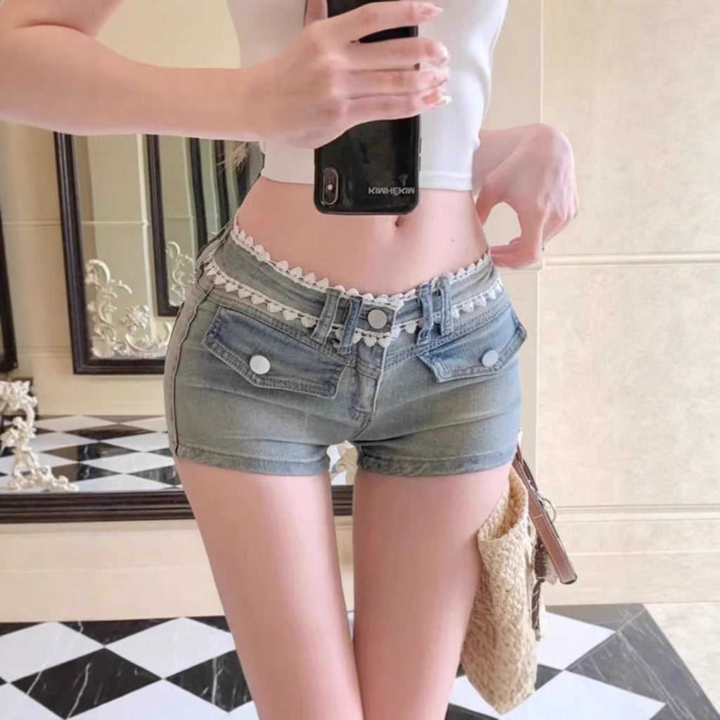 Shorts vaqueros ajustados con ribete de encaje francés