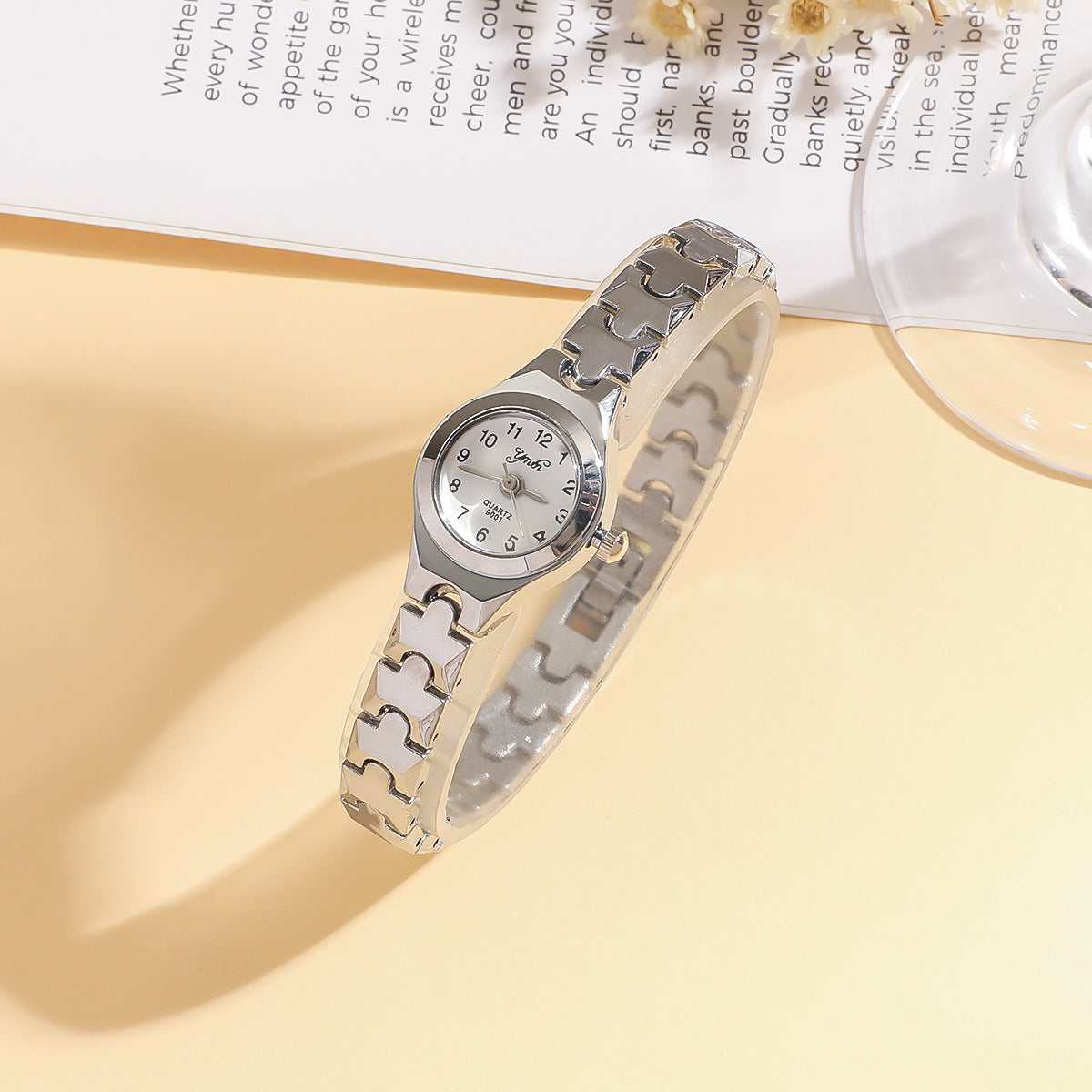 Reloj de pulsera de acero de moda para mujer.