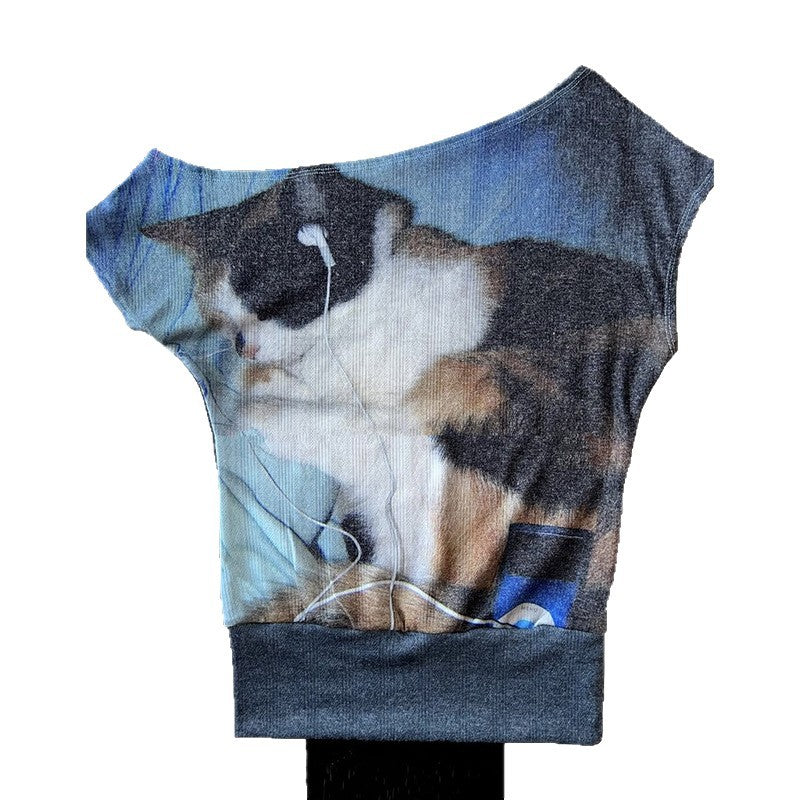 Camiseta de manga corta asimétrica, elástica y con hombros descubiertos con estampado de gato calicó retro atrevido