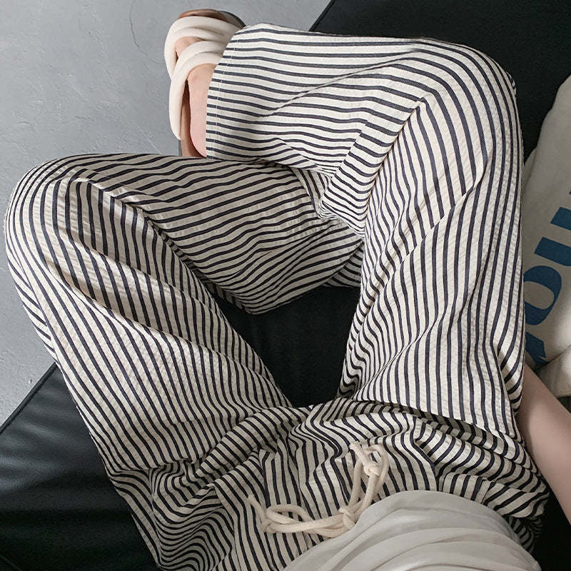 Pantalones anchos de rayas verticales en blanco y negro para mujer