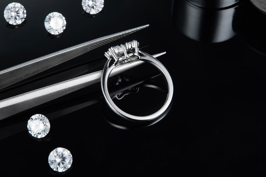 A Luxurious And Fashionable Light Luxury Jewelry Silver Ring Set With Top-quality Moissanite, S925 Silver Plated With Platinum