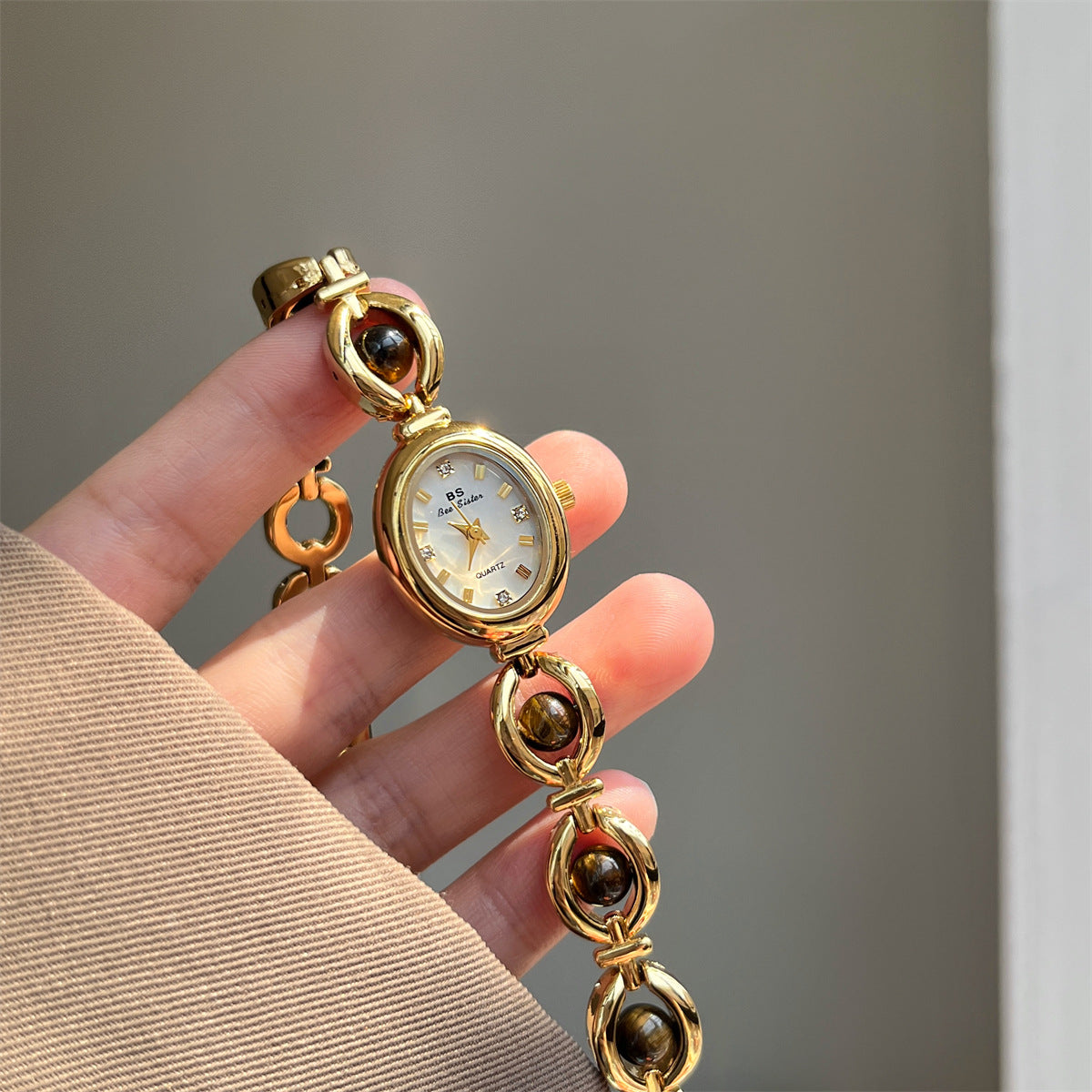 Pulsera de perlas de ámbar con un diseño de cadena que evoca lujo, ligereza y exquisitez.