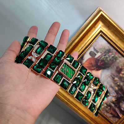 Reloj de pulsera de lujo con esmeralda, estilo retro, exagerado y resistente, de estilo antiguo.
