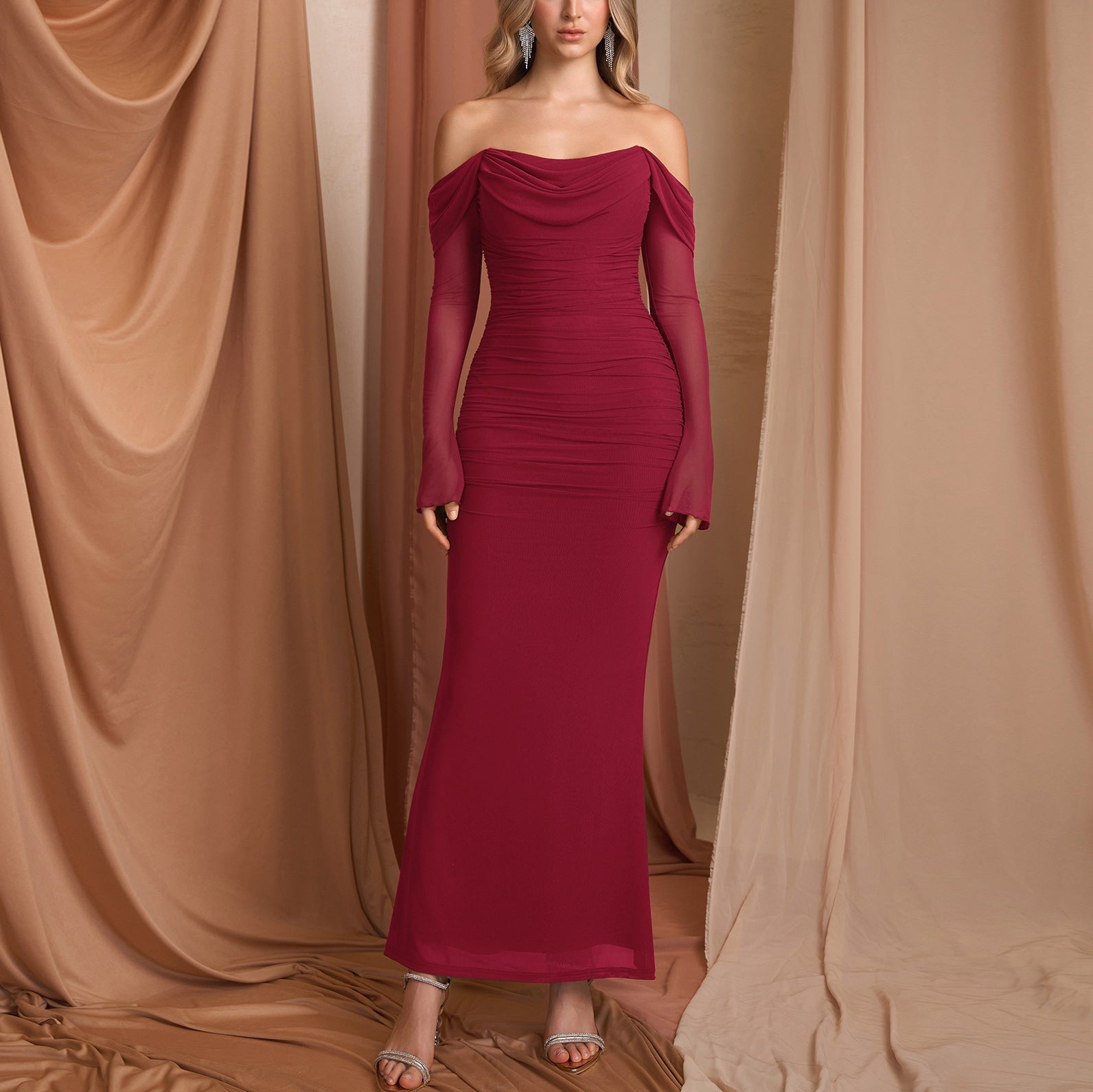 Vestido sexy de manga larga con malla transparente y espalda abierta