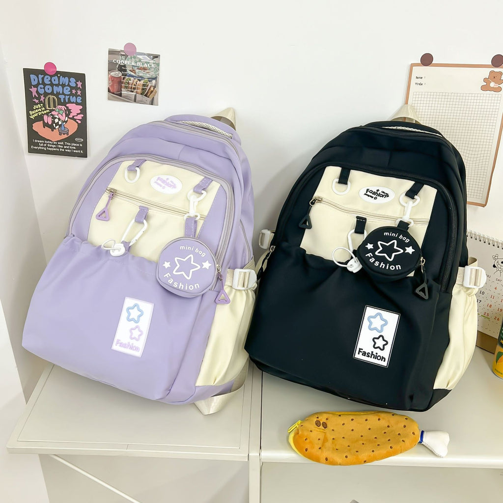 Linda mochila de estudiante de secundaria para chica atractiva