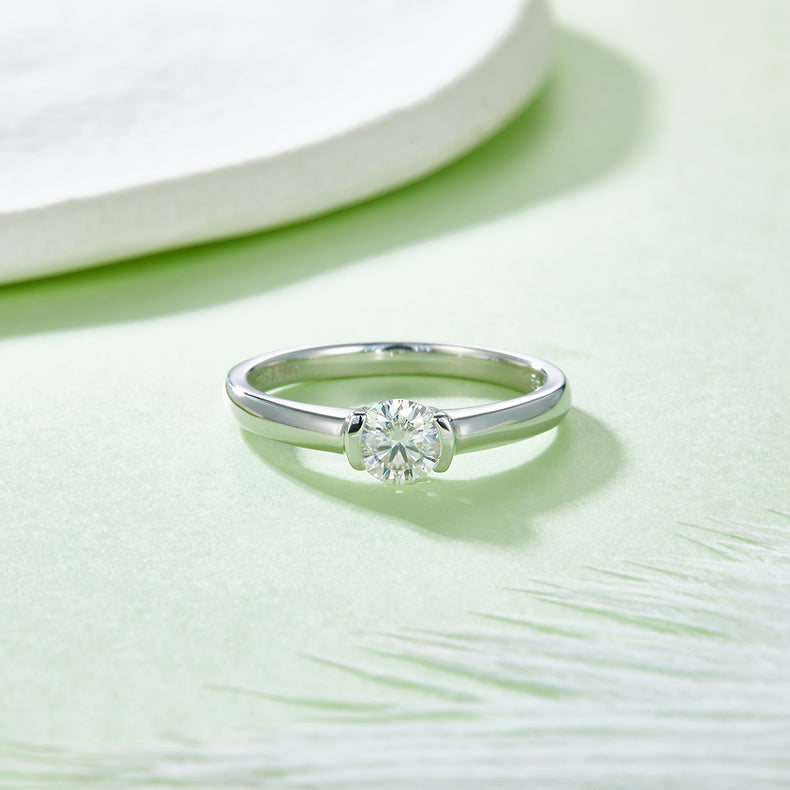 A 0.5-carat Luxury And Fashionable Light Luxury Jewelry Silver Ring Set With Top-quality Moissanite, S925 Silver Plated With Platinum