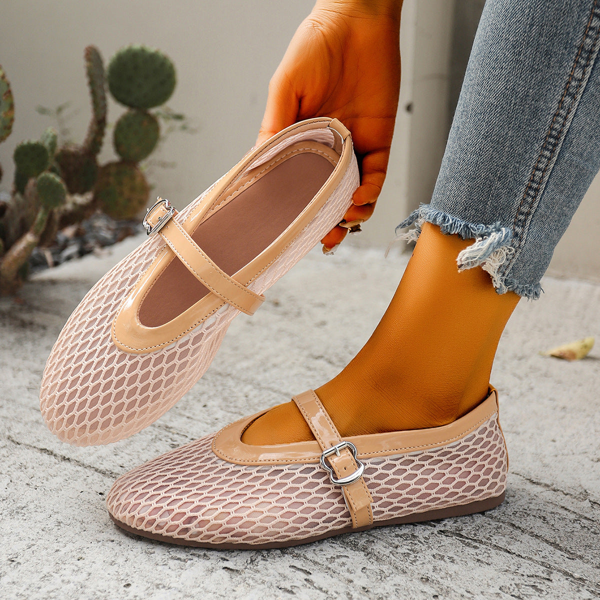 Round-toe Fishnet Hollow-out Ballet Flats Fashionable And Flat