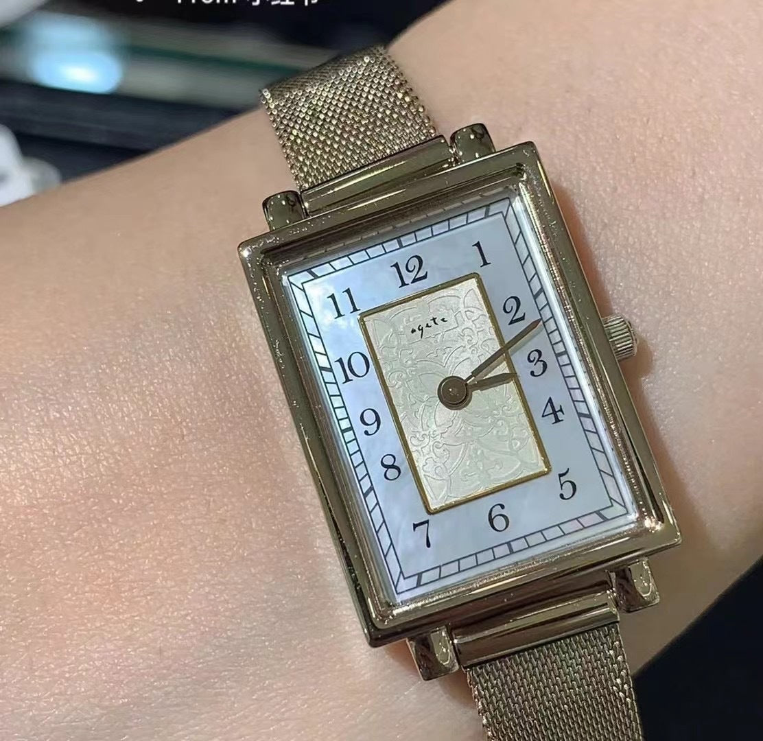 Reloj cuadrado vintage para mujer: un delicado diseño mini cuadrado con motivo de gavilla de trigo.