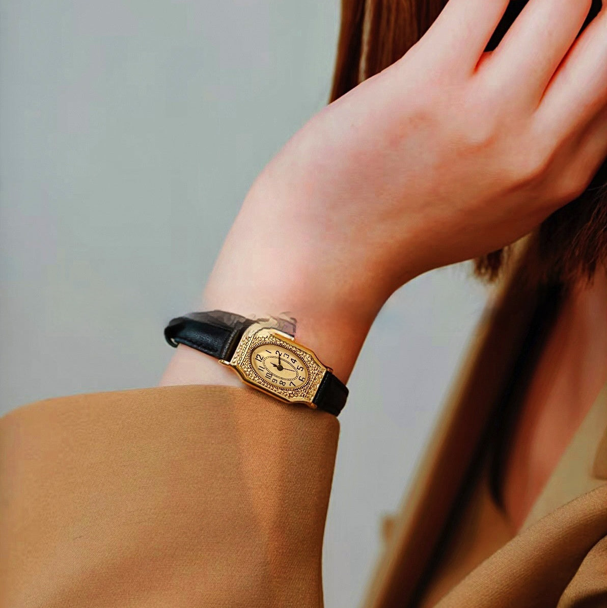 Reloj vintage de lujo tallado para mujer