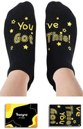 Calcetines creativos y modernos con estampados de letras jacquard en la suela.