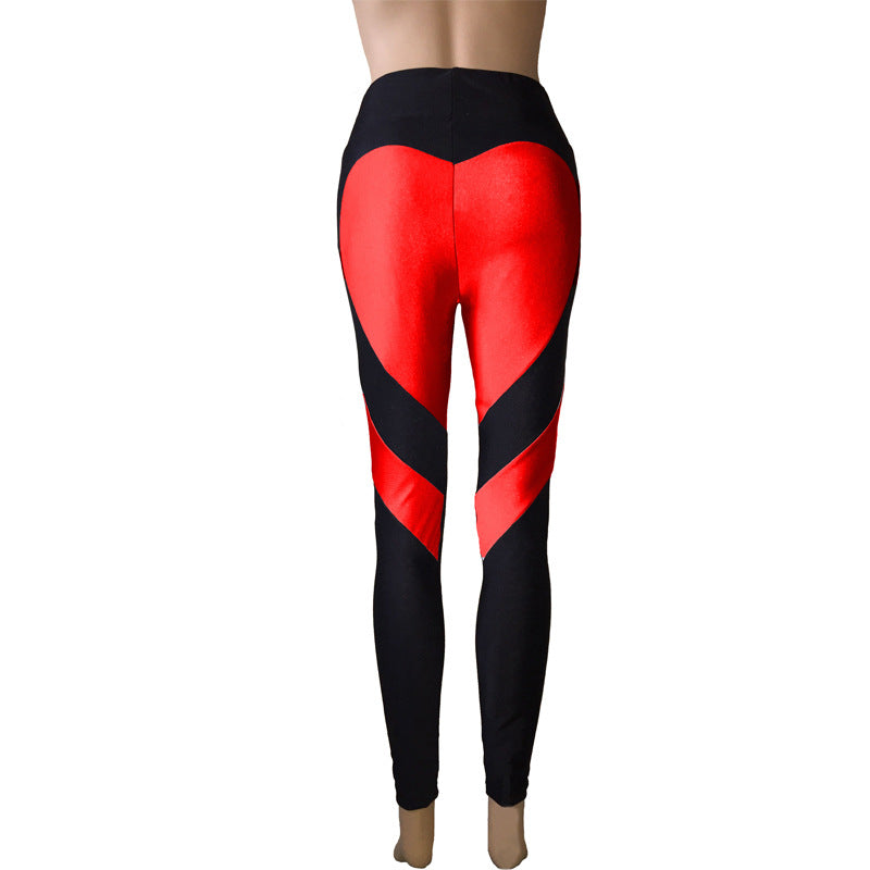 Leggings de patchwork con estampado de corazones que realzan los glúteos y ofrecen una excelente elasticidad.