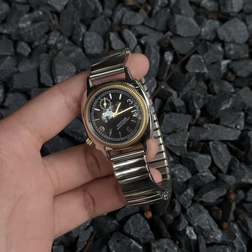 Reloj de cuarzo clásico medieval de nicho para viajeros.
