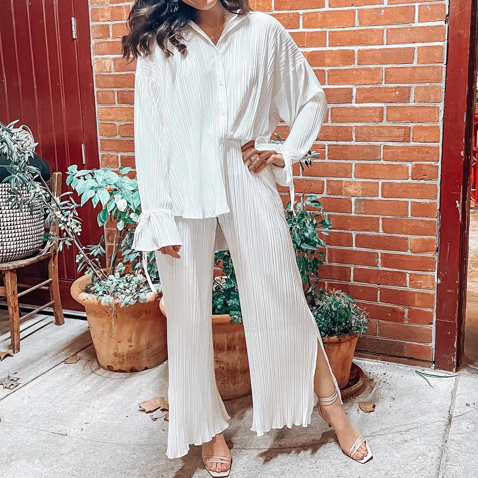 Conjunto de pijama de dos piezas con camisa plisada y manga larga