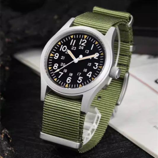 Reloj militar retro con segundero de cuarzo