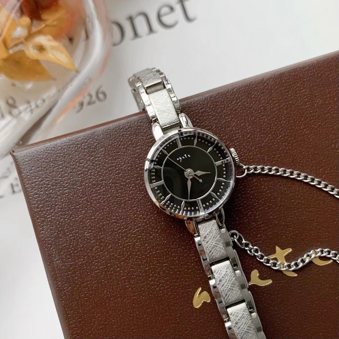 Reloj cuadrado vintage para mujer: un delicado diseño mini cuadrado con motivo de gavilla de trigo.