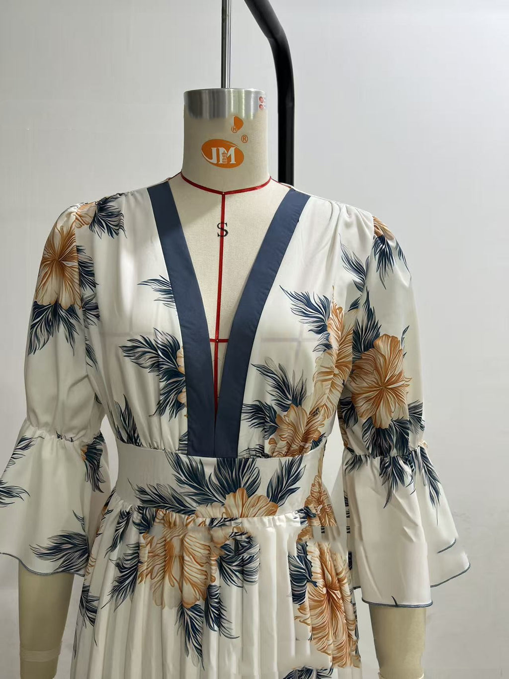 Vestido estampado con dobladillo acampanado para mujer