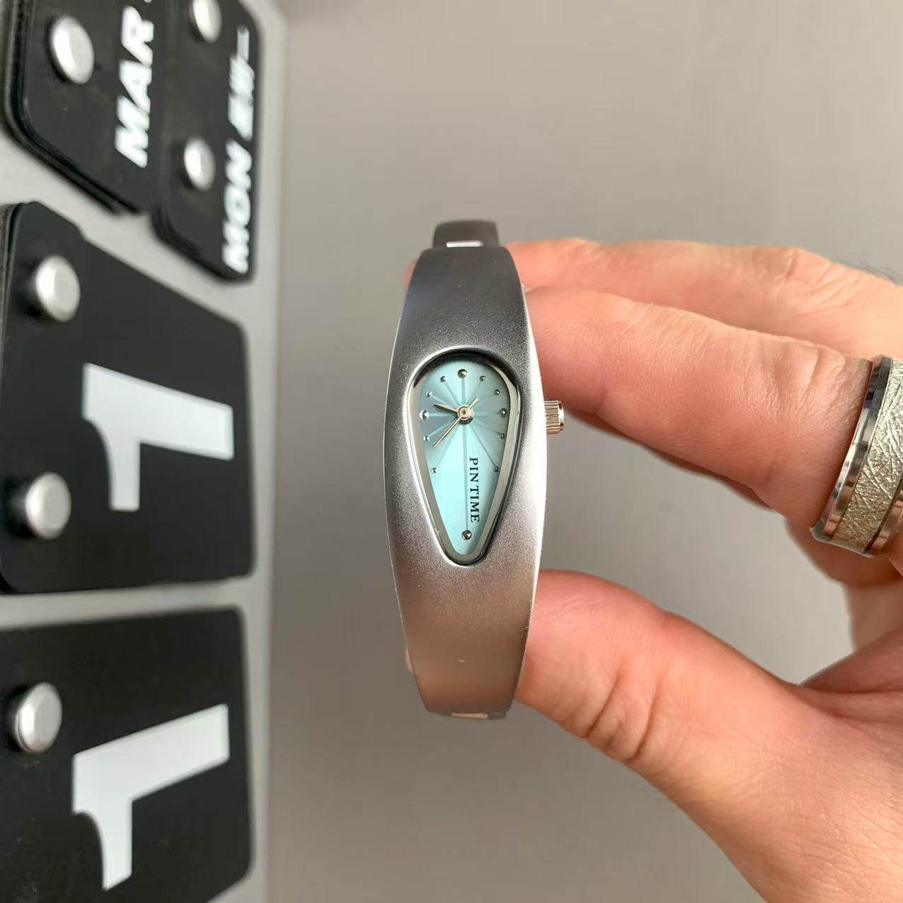 Retro Niche-design Irregular-shaped Fashionable Waterdrop Watch