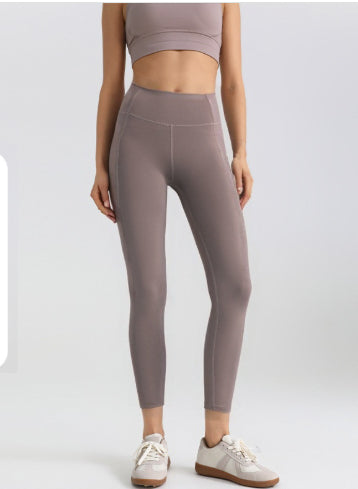 Leggings deportivos elásticos de malla con bolsillos laterales