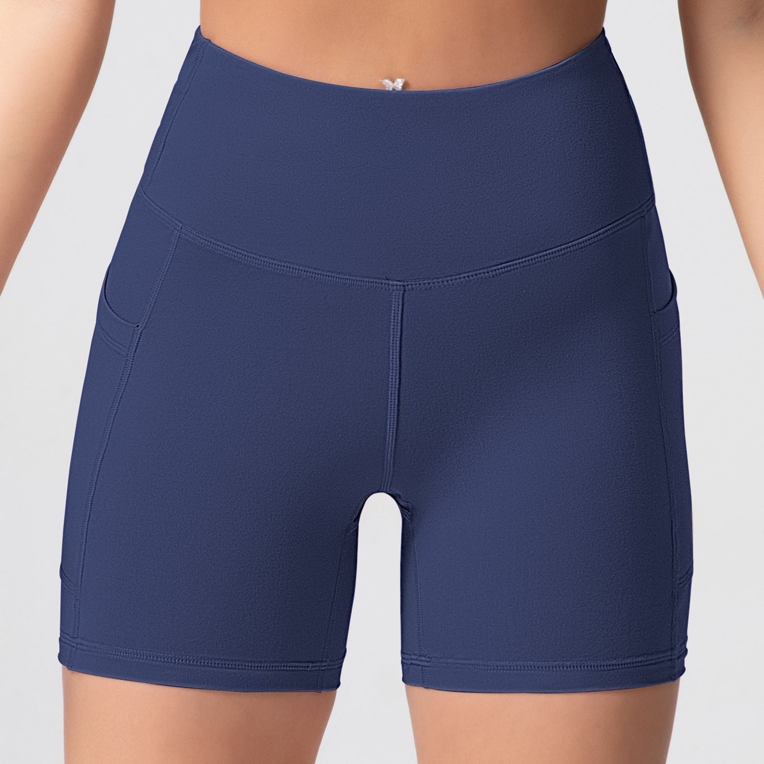 Pantalones cortos de cintura alta, elegantes y sexys para mujer que crean un look estilizado.